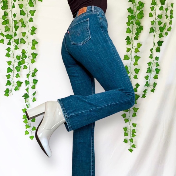 Levi’s dark wash high waisted bootcut flare jeans - Picture 2 of 4